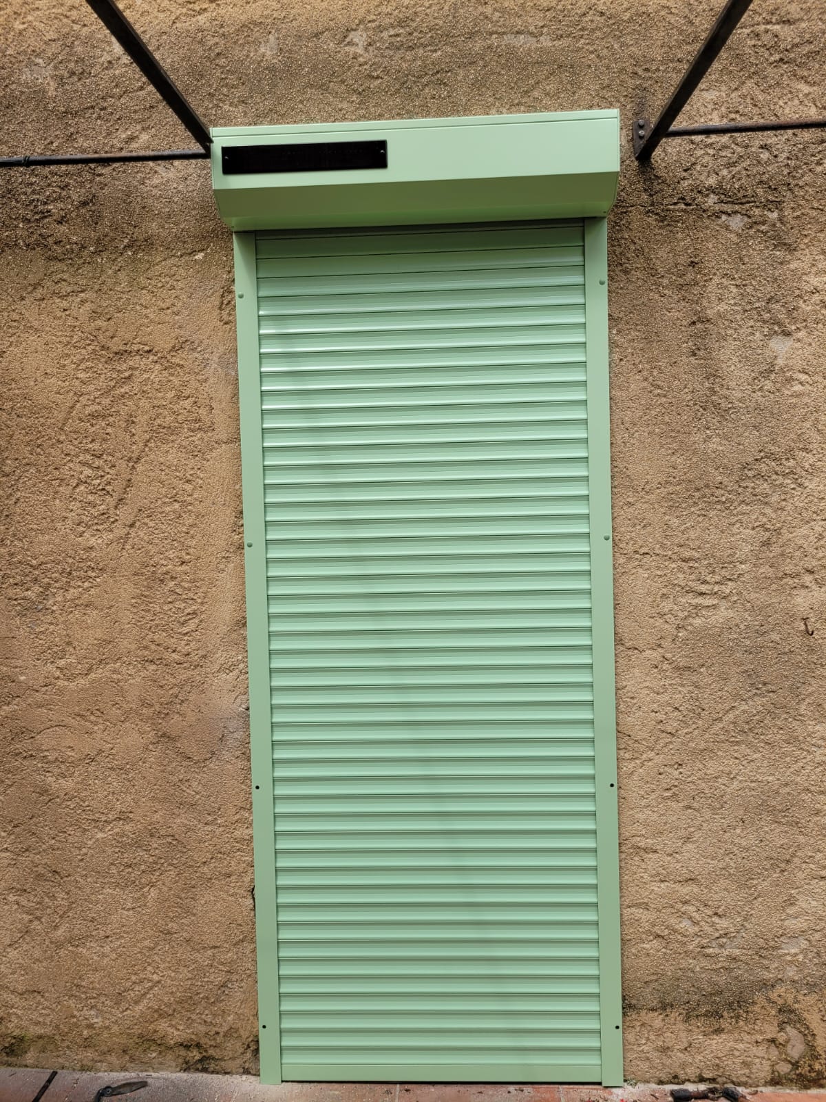 Volet roulant vu de l'intérieur à Marseille